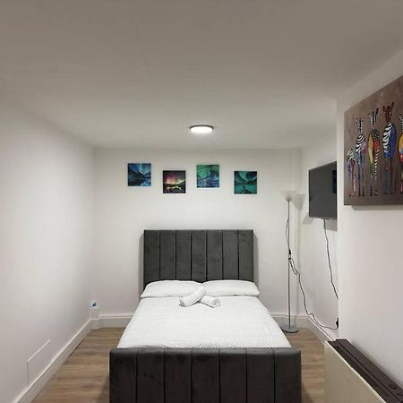Modern 1 Bedroom - 5 Min Walk From Princess Street Eb1 เอดินบะระ ภายนอก รูปภาพ