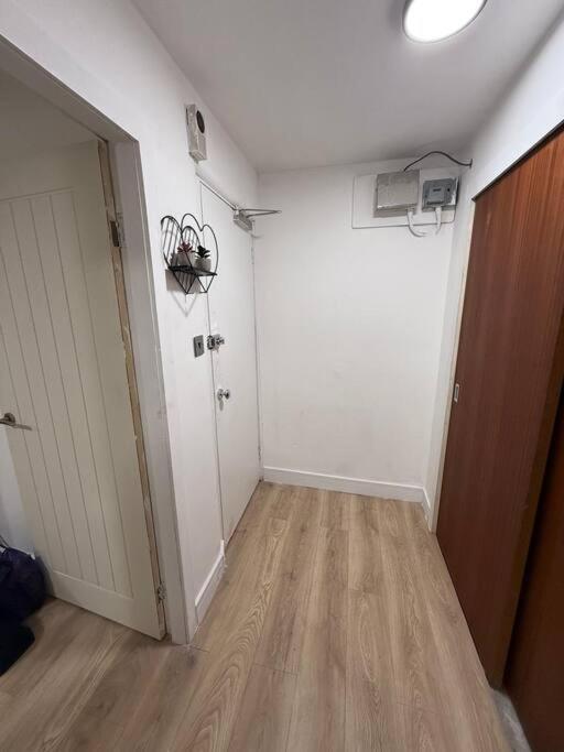 Modern 1 Bedroom - 5 Min Walk From Princess Street Eb1 เอดินบะระ ภายนอก รูปภาพ