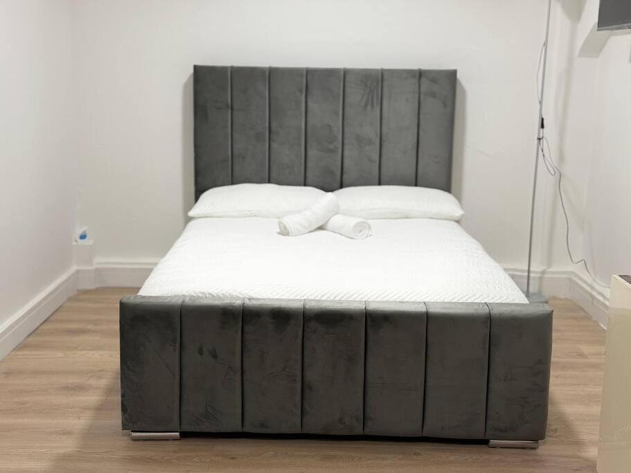 Modern 1 Bedroom - 5 Min Walk From Princess Street Eb1 เอดินบะระ ภายนอก รูปภาพ