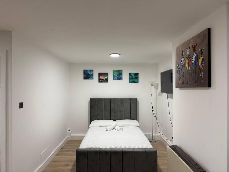 Modern 1 Bedroom - 5 Min Walk From Princess Street Eb1 เอดินบะระ ภายนอก รูปภาพ