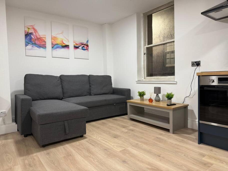 Modern 1 Bedroom - 5 Min Walk From Princess Street Eb1 เอดินบะระ ภายนอก รูปภาพ