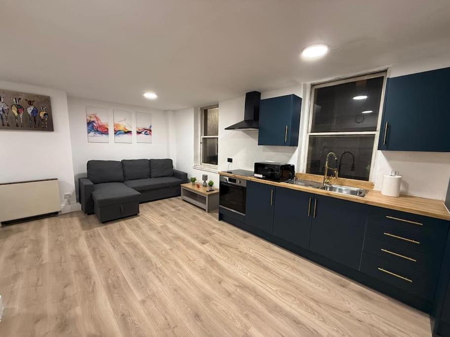 Modern 1 Bedroom - 5 Min Walk From Princess Street Eb1 เอดินบะระ ภายนอก รูปภาพ